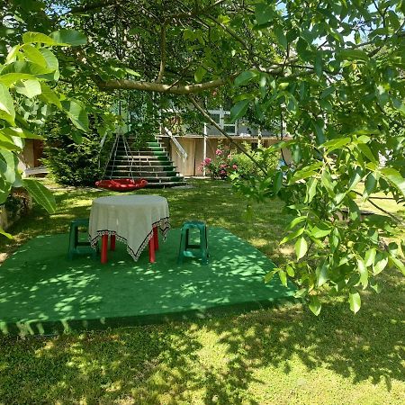 "Ранчо" - Тераса Квіти Сад Leilighet Uzjhorod Eksteriør bilde