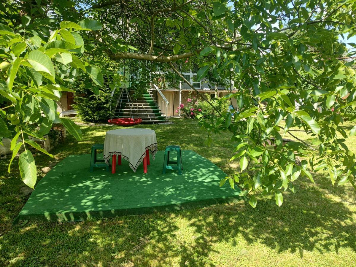 "Ранчо" - Тераса Квіти Сад Leilighet Uzjhorod Eksteriør bilde